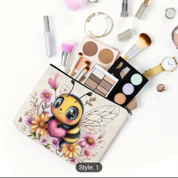 🆕️ NWT Adorable Bee Cosmetic Bag - Picture 3 of 3